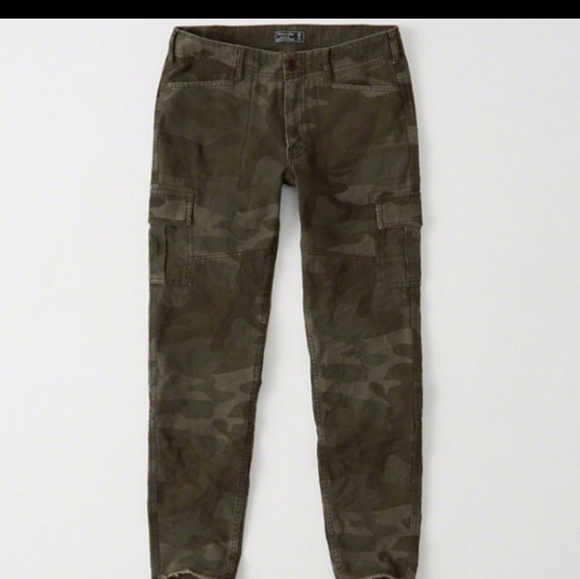 Camo Abercrombie and Fitch capris - Picture 1 of 4